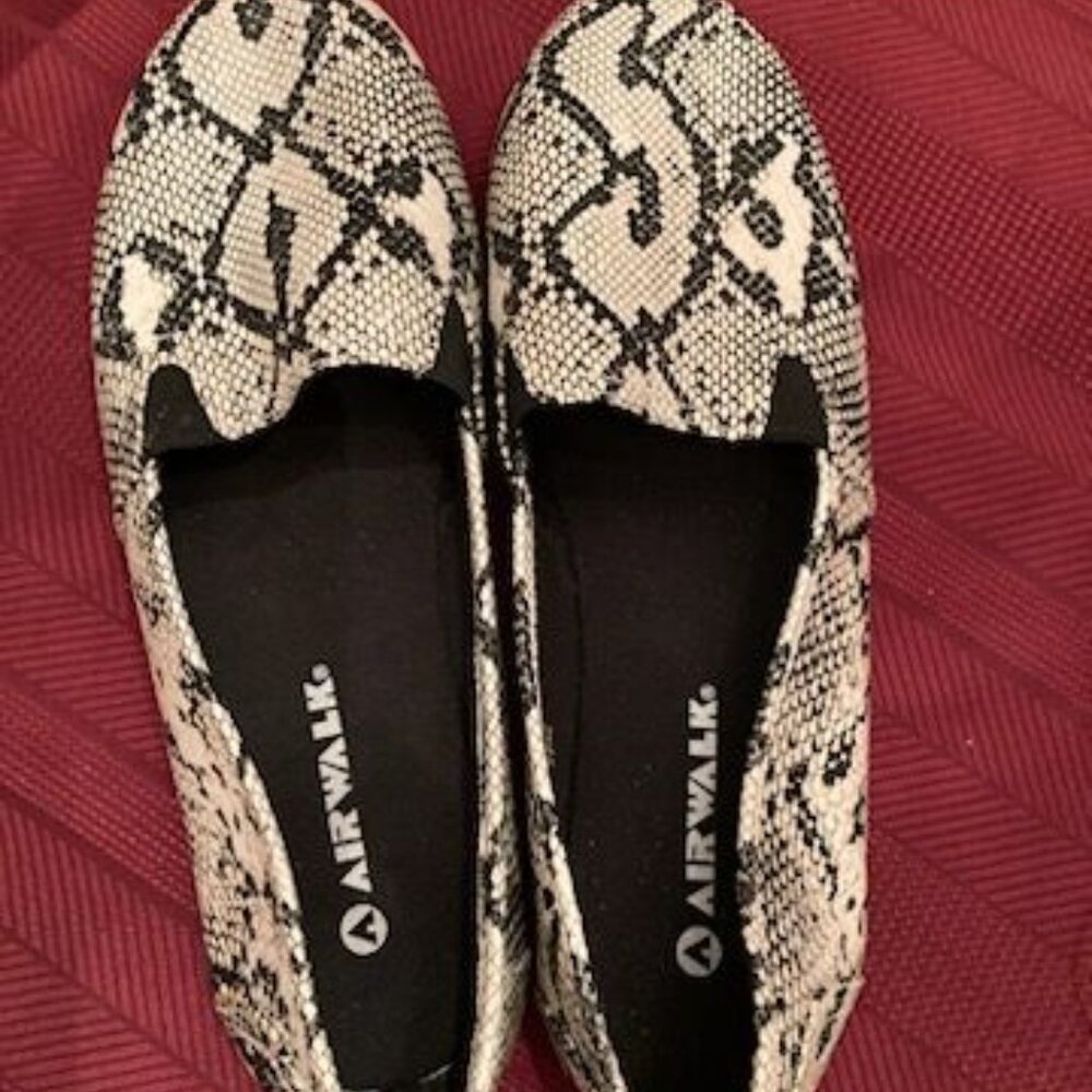 Airwalk gently used slipon shoes size 9